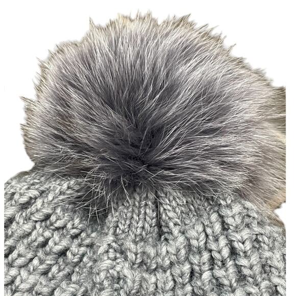 Kyi Kyi Gray Fox Fur Pom Beanie Hat New - Picture 4 of 5